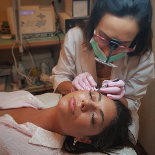 Sonia Ruifernandez trabajando en Acqua Estética